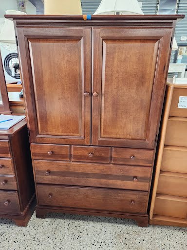 Armoire Clothing/TV