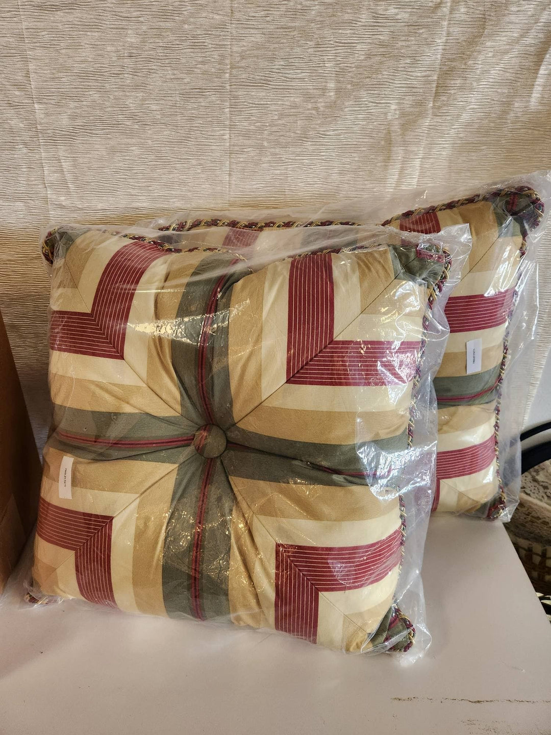 Set of 2 - Throw Pillow