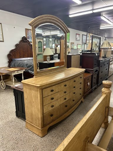 Dresser 9 Drawer w. Mirror