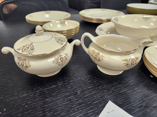 EGGSHELL NAUTILUS C48N5 Cream & Sugar w. lid