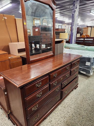 Dixie Dresser w. Mirror