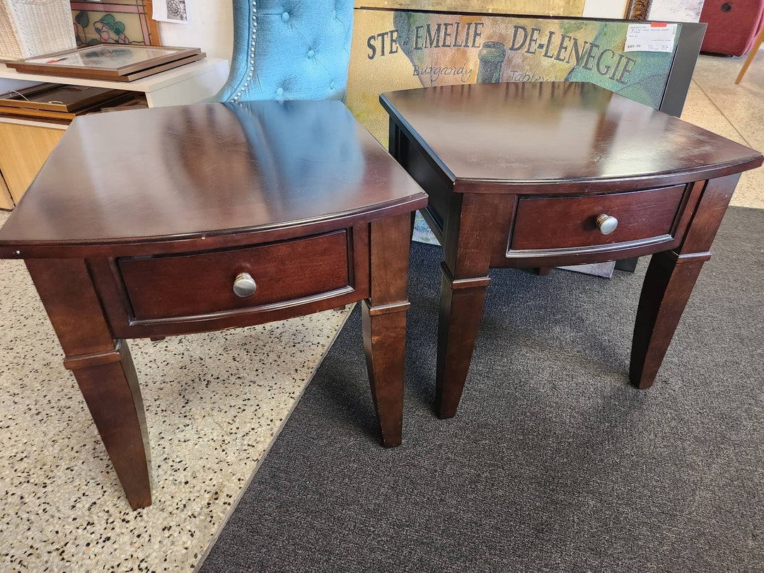 SET OF 2 - Rooms to Go End Table's