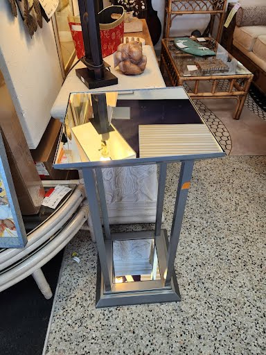 Mirror Pedestal