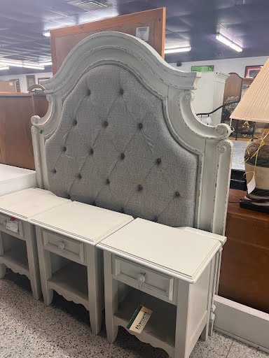 Tufted Queen Bed
