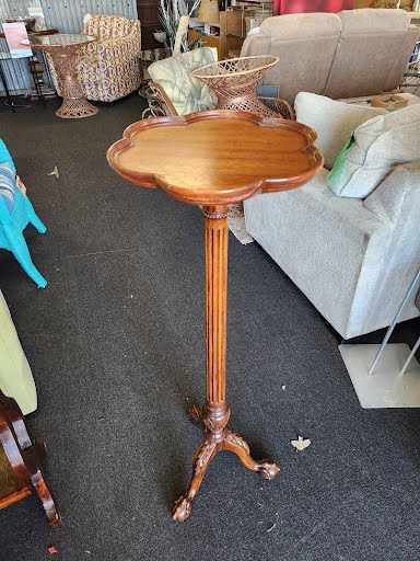 Clover Top Wood Pedestal Table