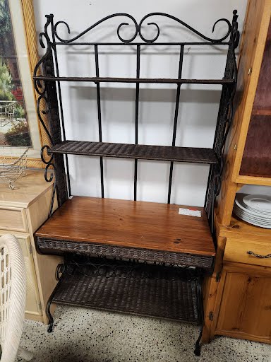 Baker's Rack Rattan/Metal