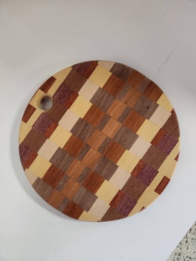 Wooden cutting board 10" round