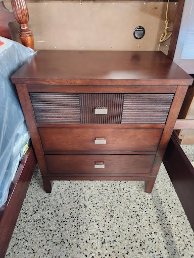 3 PIECE SET Nightstand w. Dresser/Mirror