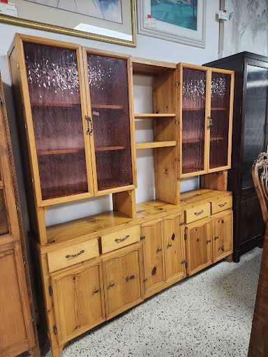 China Cabinet w. Hutch