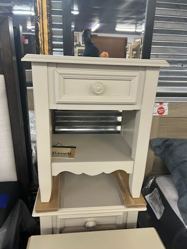 Bassett Ivory Nightstand