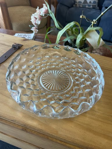 Decorative Glass Wavy Trim Bowl Centerpiece