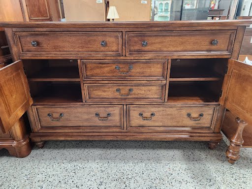 Haverty's Dresse,6 drawers