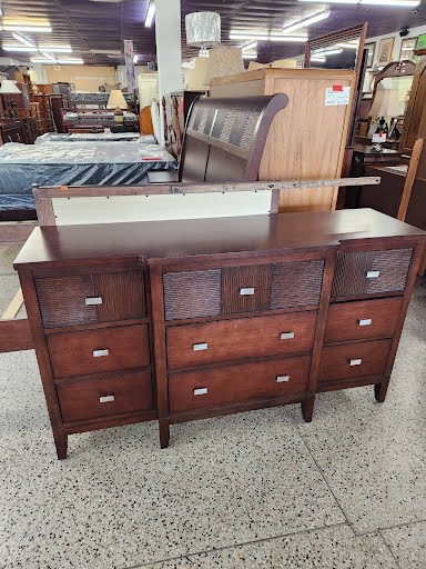 3 PIECE SET Nightstand w. Dresser/Mirror