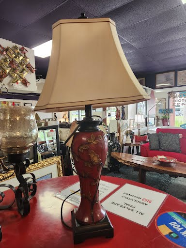 Table Lamp Red Wood w. Birds