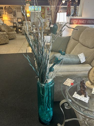 Vase w. stick decor