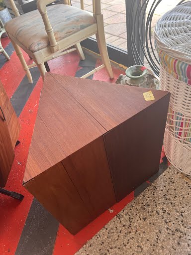 End Table 18"h