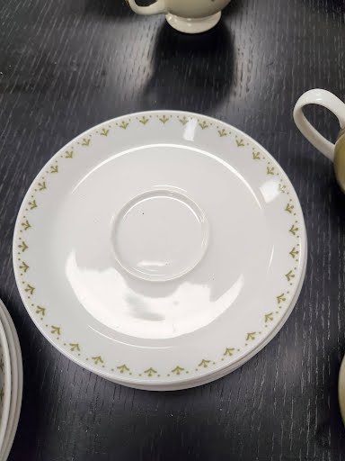 SET OF 2- Saucers 6"