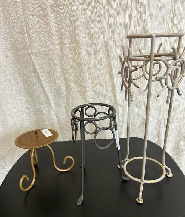 Small metal stand/holder 8" tall