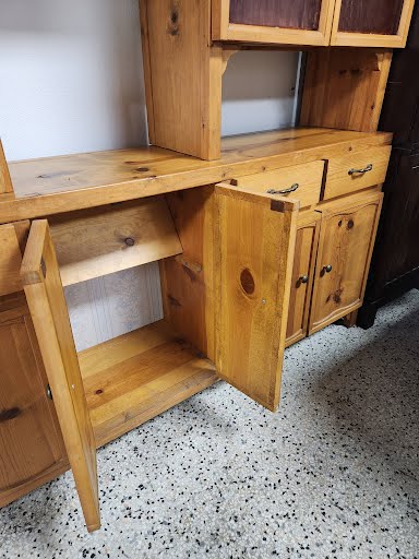 China Cabinet w. Hutch