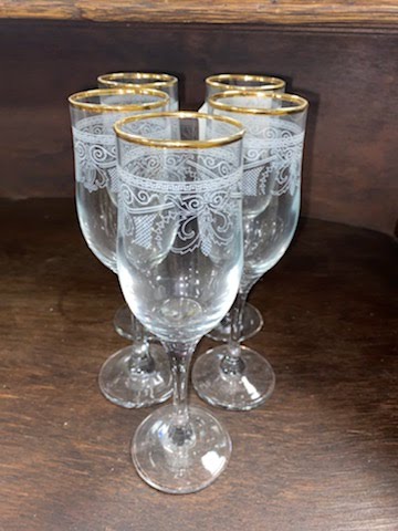 SET/5 Gold trim glasses