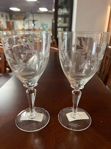 Set/2 Frosted Wintergeen Wine Glasses
