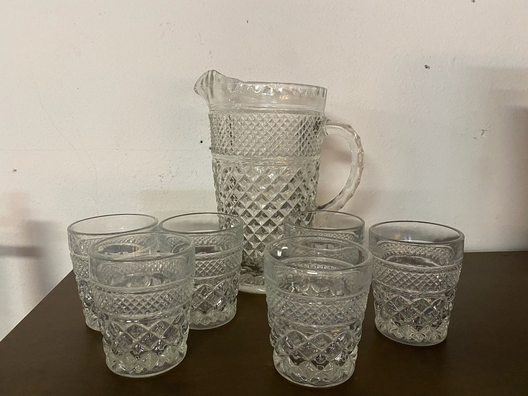 Glass/crystal pitcher with 6 glasses