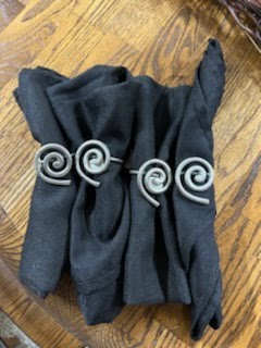 Set/4 Black Napkins with Silver Swirl Napkin Rings