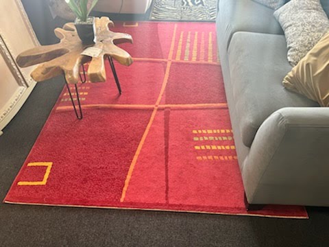 5'.7" X 7'.7" Area Rug
