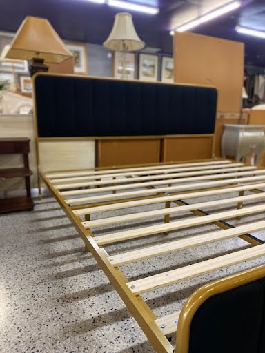 King black upholstered HB/FB gold metal frame