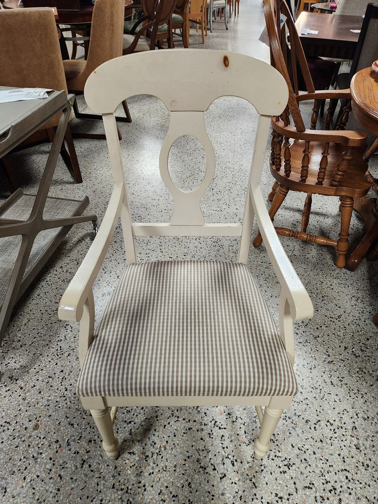 Knotty Pine Two Tone Dining Set