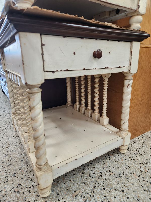 Riverside Furniture End Table