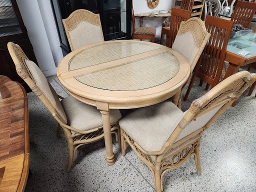 44" Round Wood/Glass Dining Set w.Four Chairs
