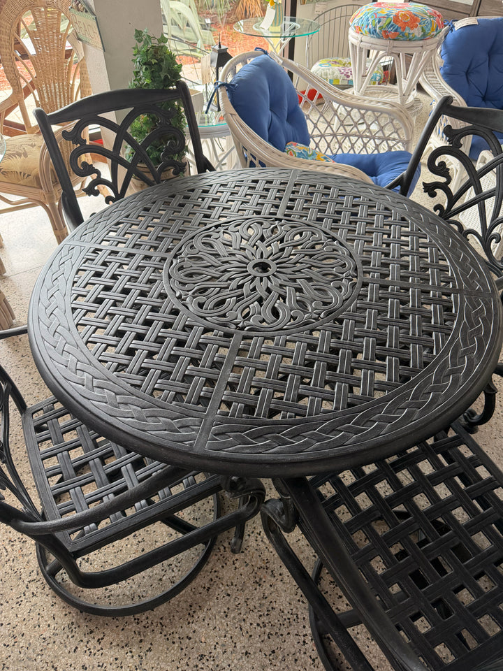 Table + 4 Cast Aluminum swivel Chairs (Outdoor Set)
