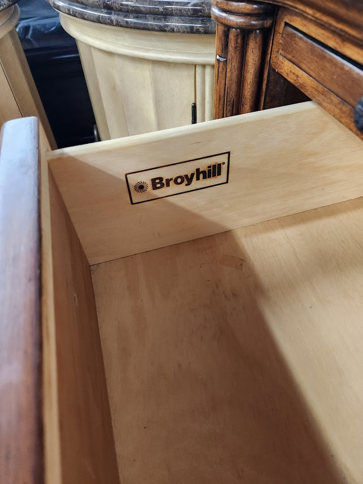 Broyhill Bed Set
