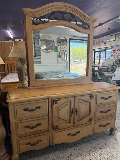 Scrolled Iron Accents Bed Set