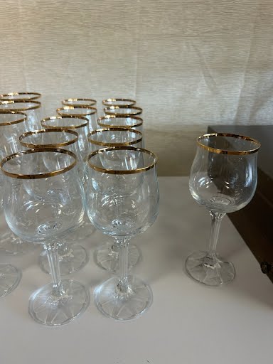 SET OF 4- Wine Glassware