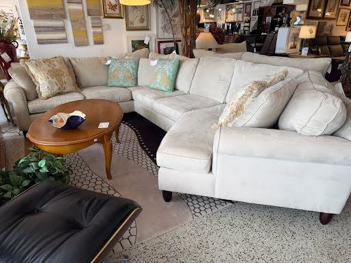 Cream Colored Haverty's Sectional