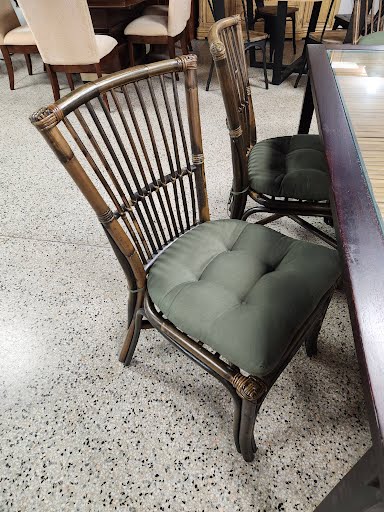 Pier 1 Imports Dining Table w. 6 Chairs