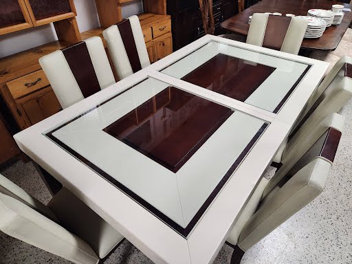 Rooms to Go Dining Set w. 6 Chairs