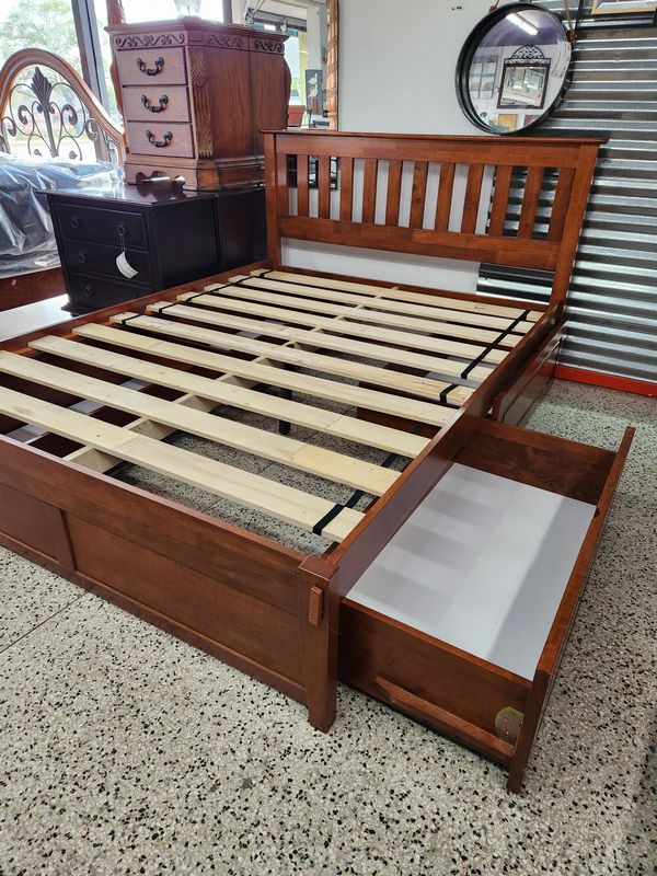 4 Drawer Panel Queen Platform Bed