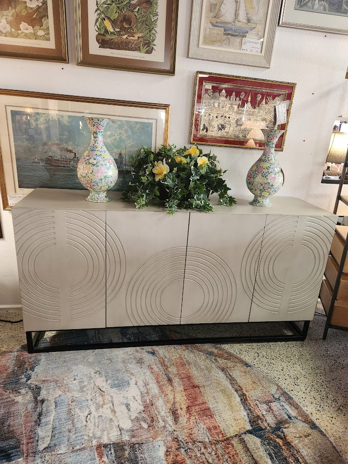 Side Board