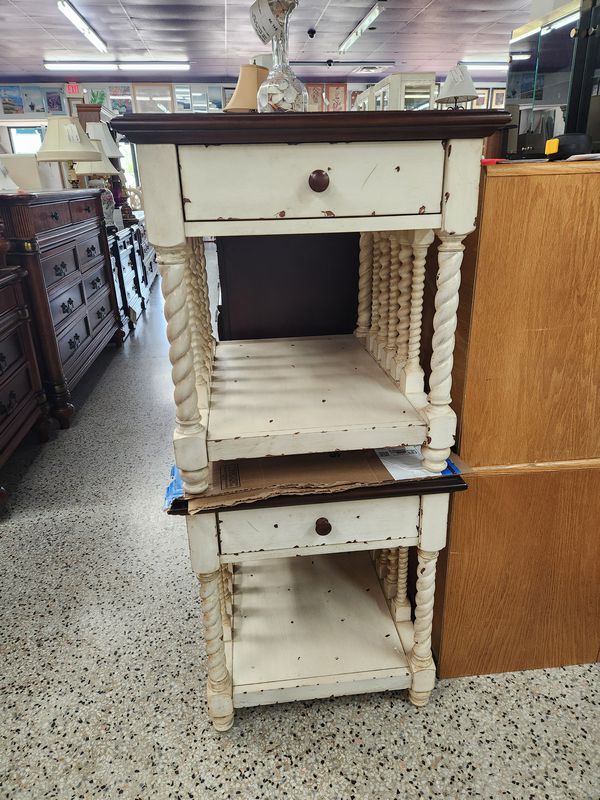 Riverside Furniture End Table