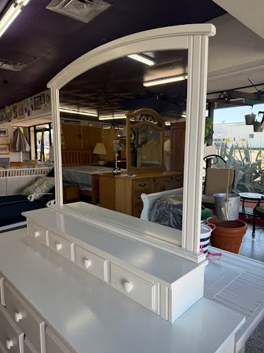 5 PC Queen White Cottage Set