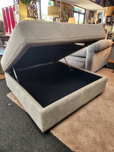 Thomasville Tufted Storage Ottoman