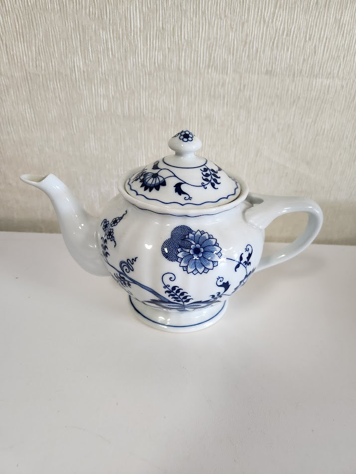 Tea Pot With Lid