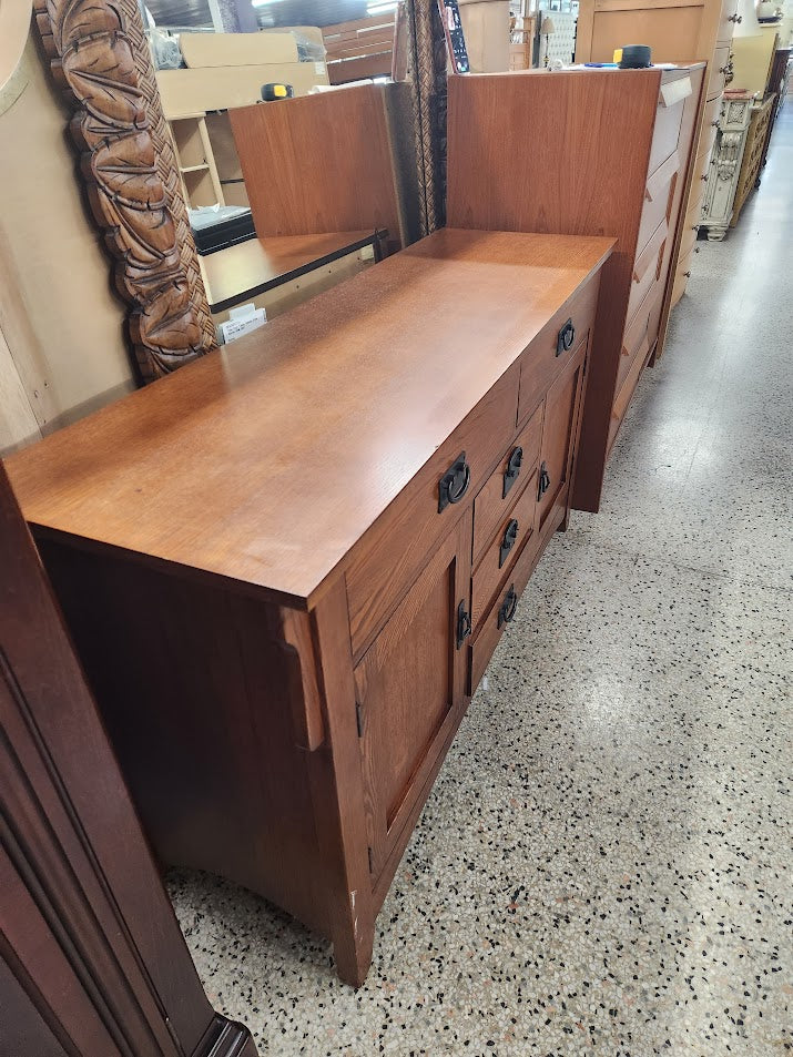 Side Board