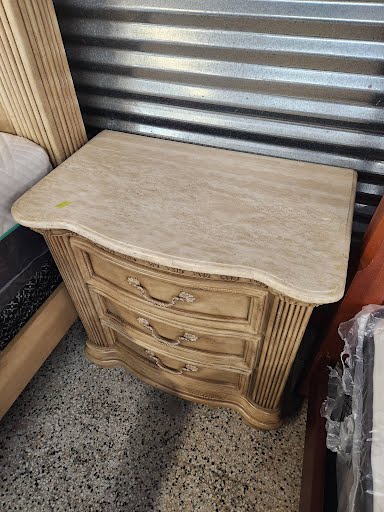 Wynwood Queen Bed Set w. 2 Nightstands