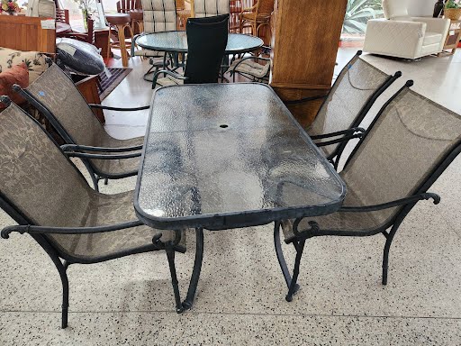 Outdoor Set Metal & Glass w. Four Chairs