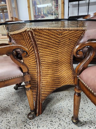 ROBB & STUCKY 48" Round Dining Set w. Four Chairs