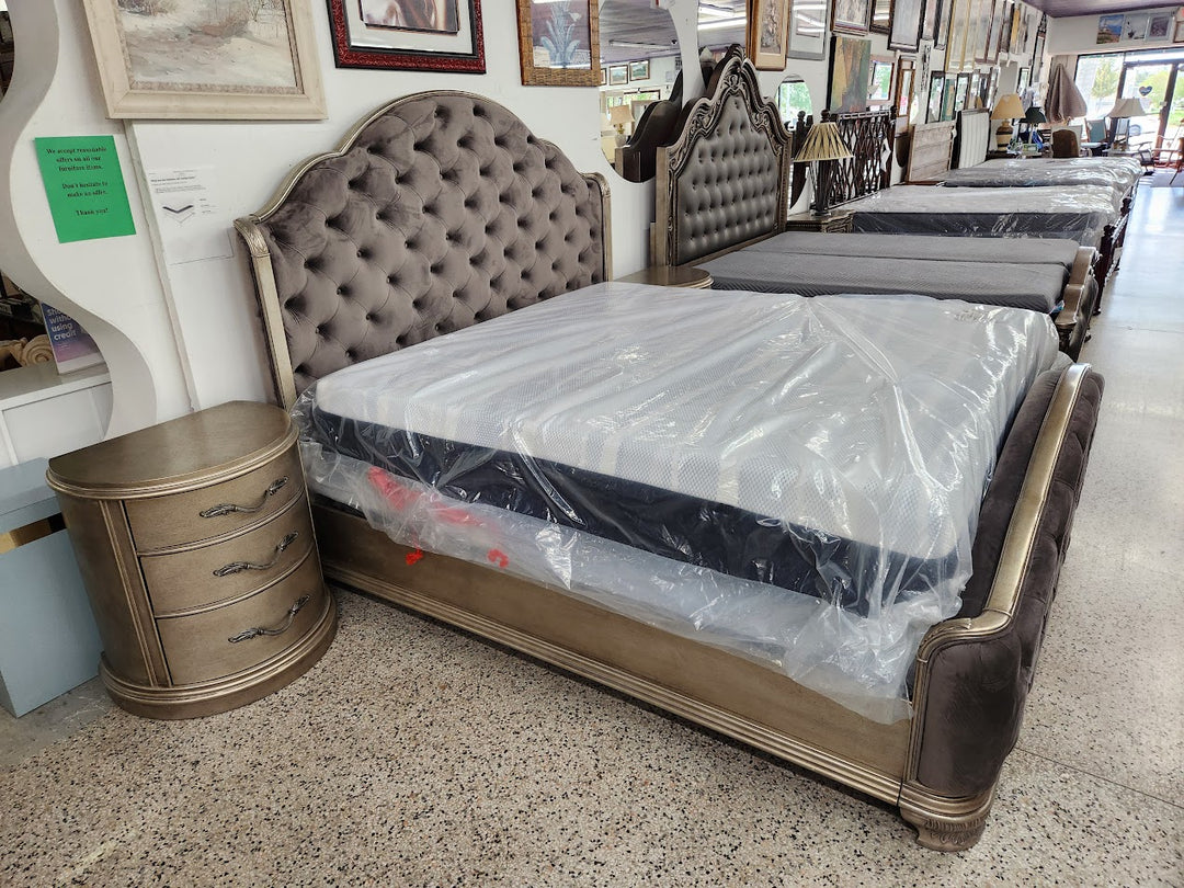4/Pc set | Upholstered King bed